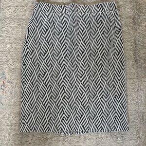Banana Republic Black and White Patterned Women's Skirt